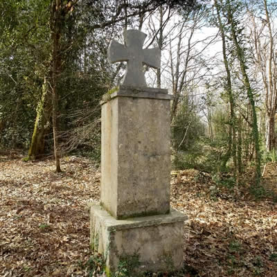 La croix de la fontaine Saint-Jugon - La Gacilly